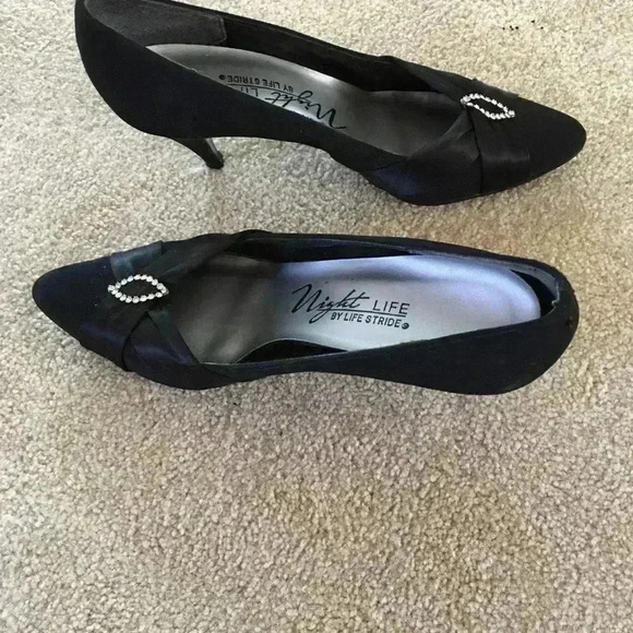 Night Life by Life Stride Women’s Black Dress Heels with Sparkle Jewel, Size 8.5 - Picture 2 of 5